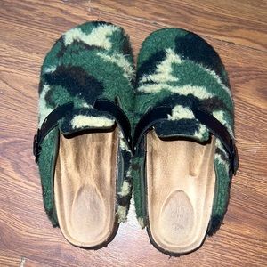 Fuzzy Clog shoes